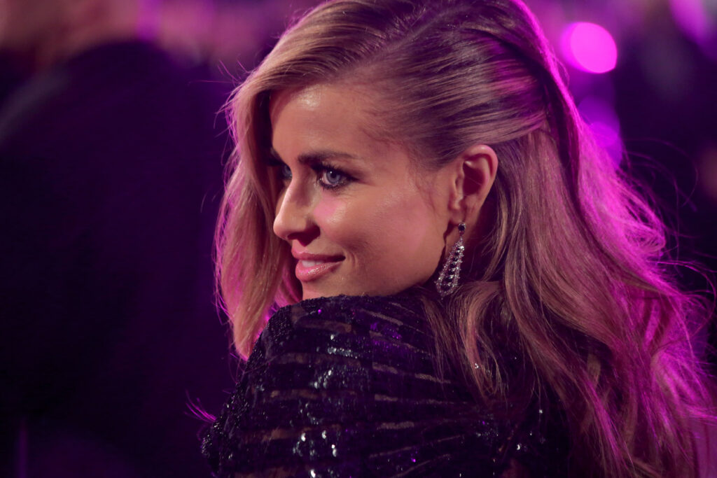 ’90s Bombshells Sizzle In Almost-Nude Photo Shoot Carmen Electra