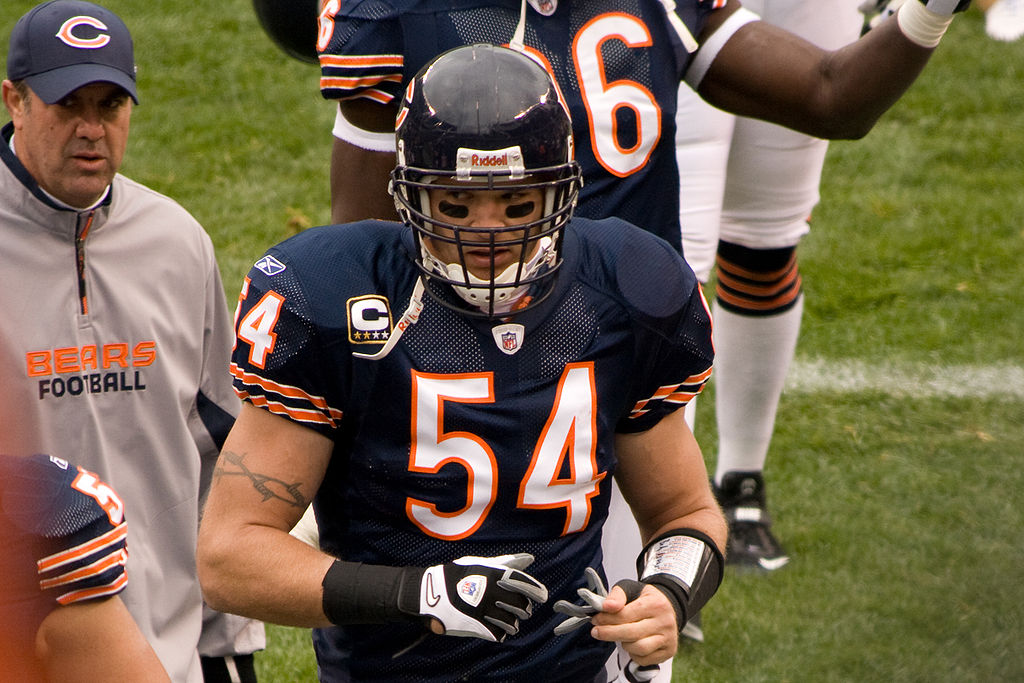 NFL Great Explains Why Pro Athletes Are Behind Trump Brian Urlacher