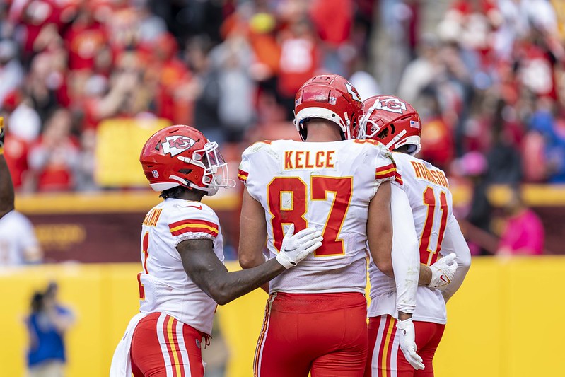 Trump Praises Kansas City Chiefs’ Travis Kelce Ahead Of Super Bowl Travis Kelce